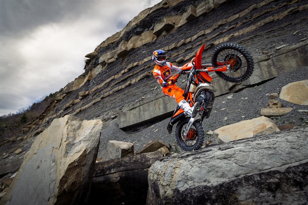 2025 KTM 300 EXC HARDENDURO pops a wheelie